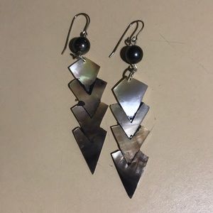 3/$20 🌟 faux Mother of pearl arrowhead earrings